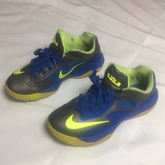 lebron james shoes size 10